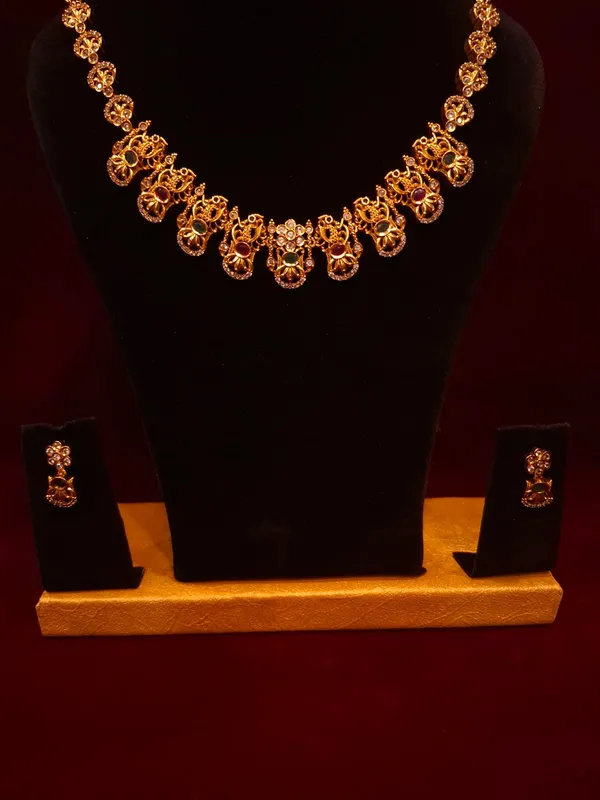 Gold_And_Pink_Metal_Floral_Stone_Necklace_Set_For_Women