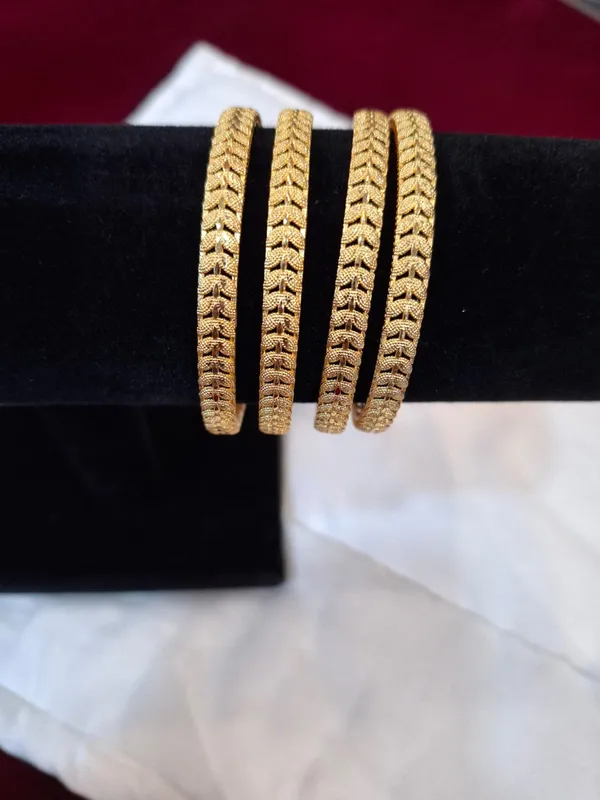 Gold_Metal_Leaf_Pattern_Bangles_Set_Of_4_For_Women