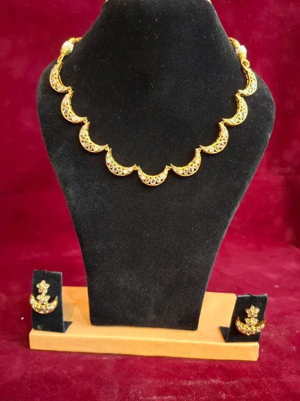 Gold_Metal_Crescent_Moon_Necklace_Set_With_Earrings_For_Women