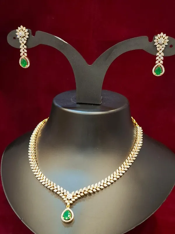 V-Shape_Diamond_Choker_Necklace_with_Tear_Drop_Green_Stone