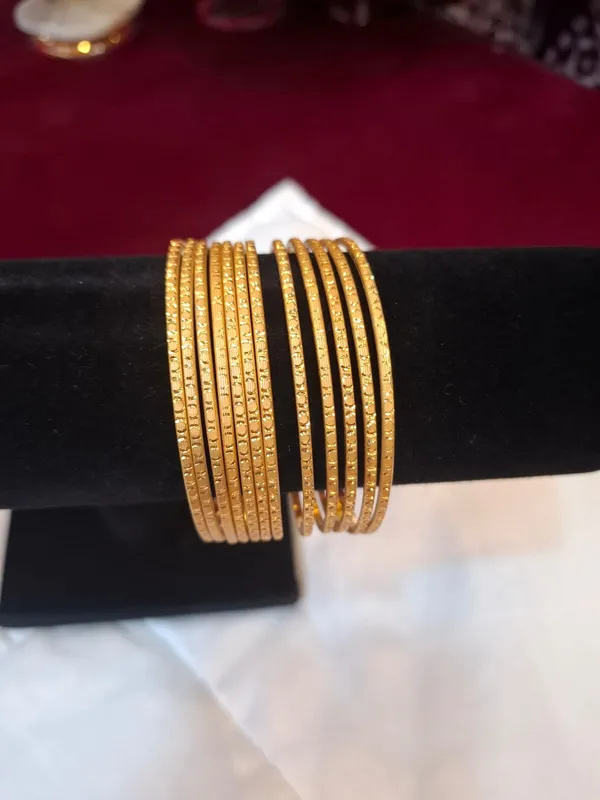 Gold_Metal_Thin_Textured_Bangles_Set_For_Women