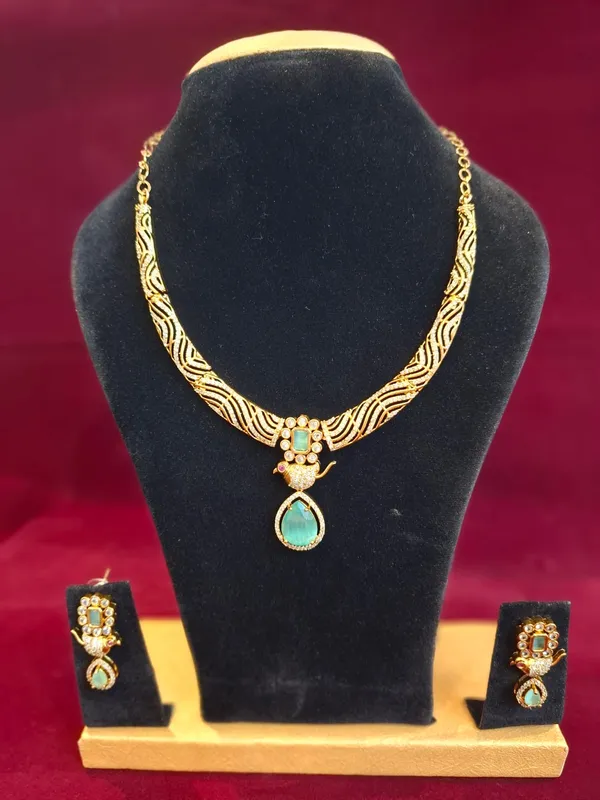 Gold_And_Turquoise_Metal_Stone_Pendant_Necklace_Set_For_Women