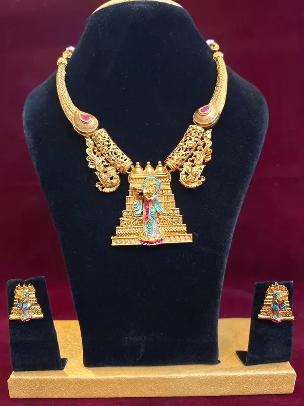 Gold_Metal_Temple_Design_Peacock_Necklace_Set_For_Women