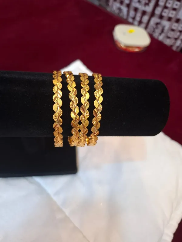Gold_Metal_Leaf_Pattern_Bangle_Set_Of_4_For_Women