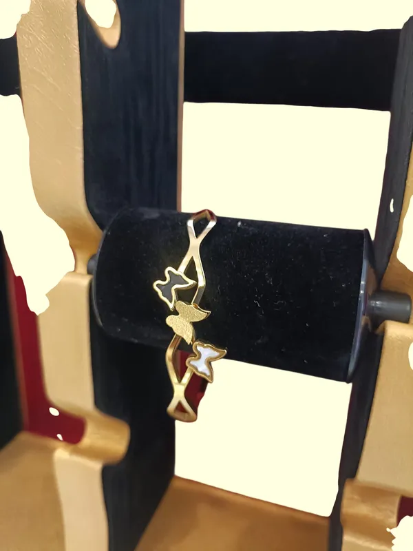 Gold_Metal_Triple_Star_Design_Ring_For_Women