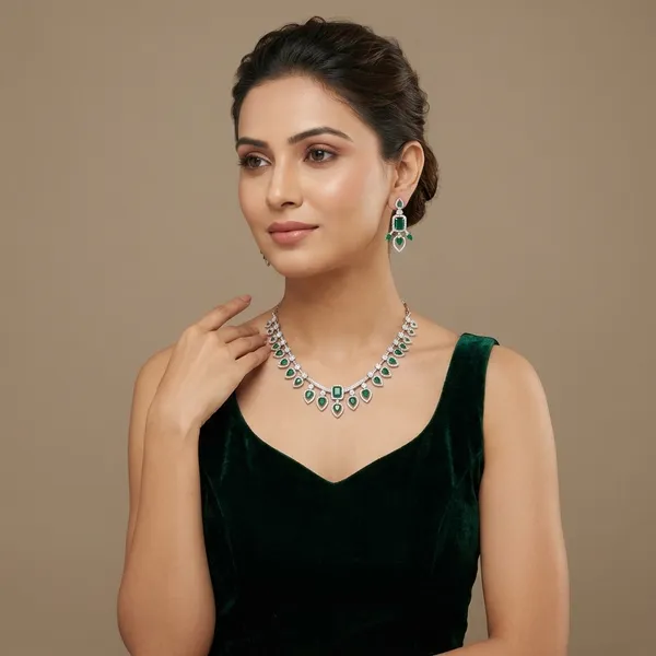Silver_Metal_Crystal_Studded_Heart_Necklace_Set_For_Women