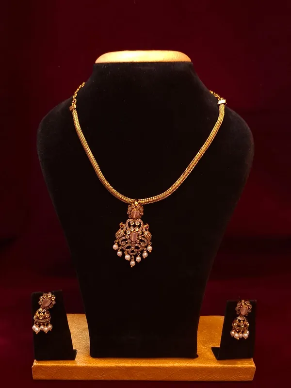 Gold_Metal_Floral_Pendant_Necklace_Set_With_Earrings_For_Women