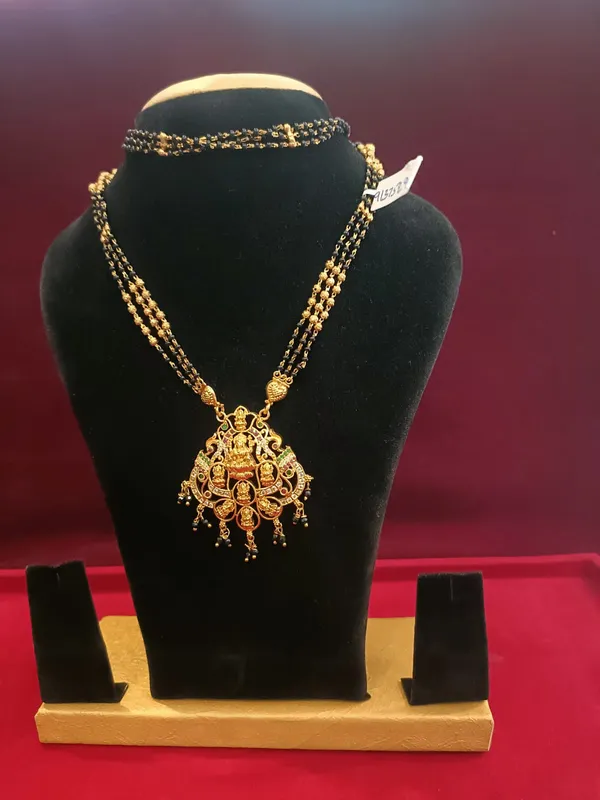 Gold_And_Black_Temple_Jewellery_Metal_Necklace_Set_With_Black_Beads
