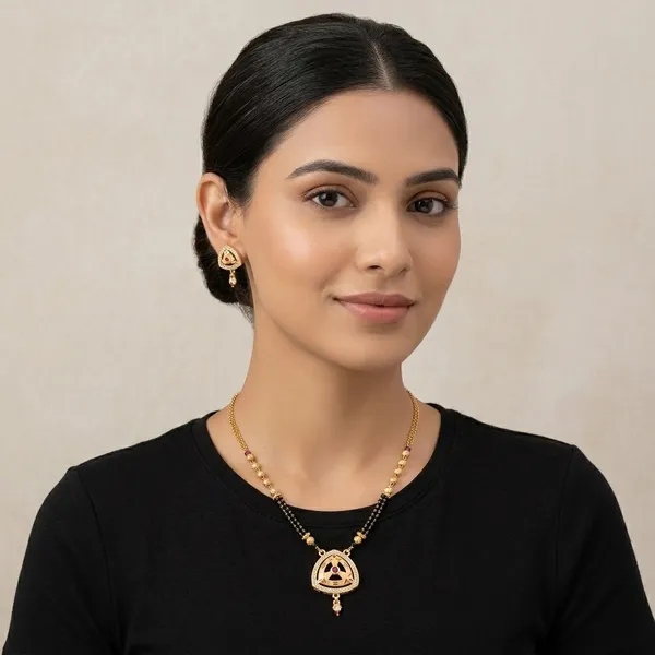 Gold_Metal_Triangular_Cutwork_Pendant_Necklace_Set_For_Women