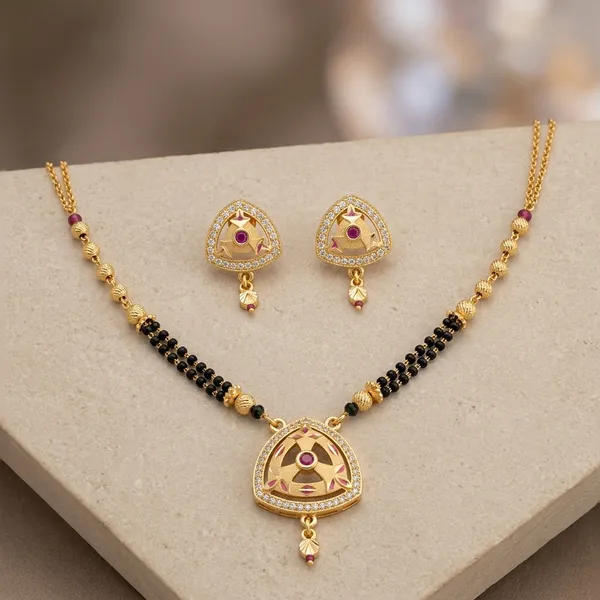 Gold_Metal_Triangular_Cutwork_Pendant_Necklace_Set_For_Women