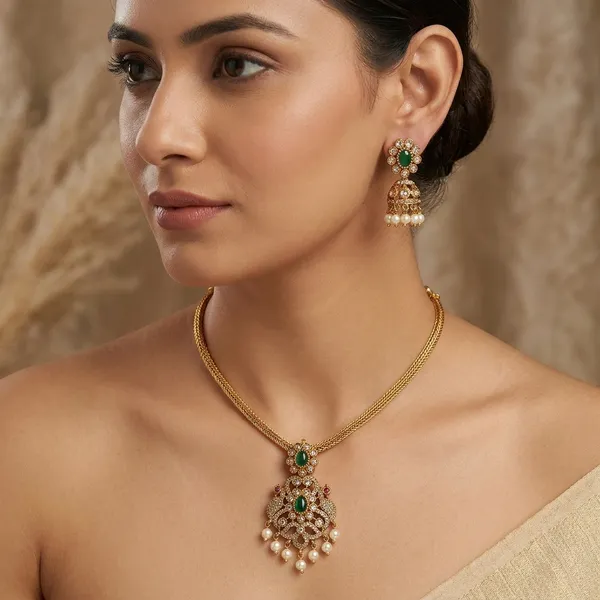 Antique_Gold_Metal_Kundan_Pearl_Pendant_Necklace_Set_For_Women