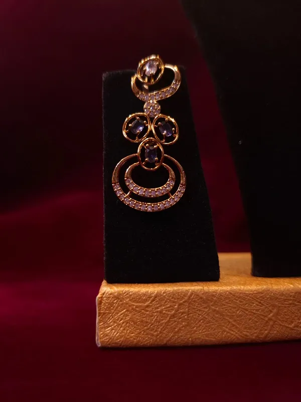 Rose_Gold_Metal_Crystal_Studded_Necklace_And_Earrings_Set_For_Women