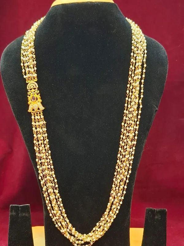 Four-Strand_Pearl_Necklace_with_Traditional_Gold_Side_Elements