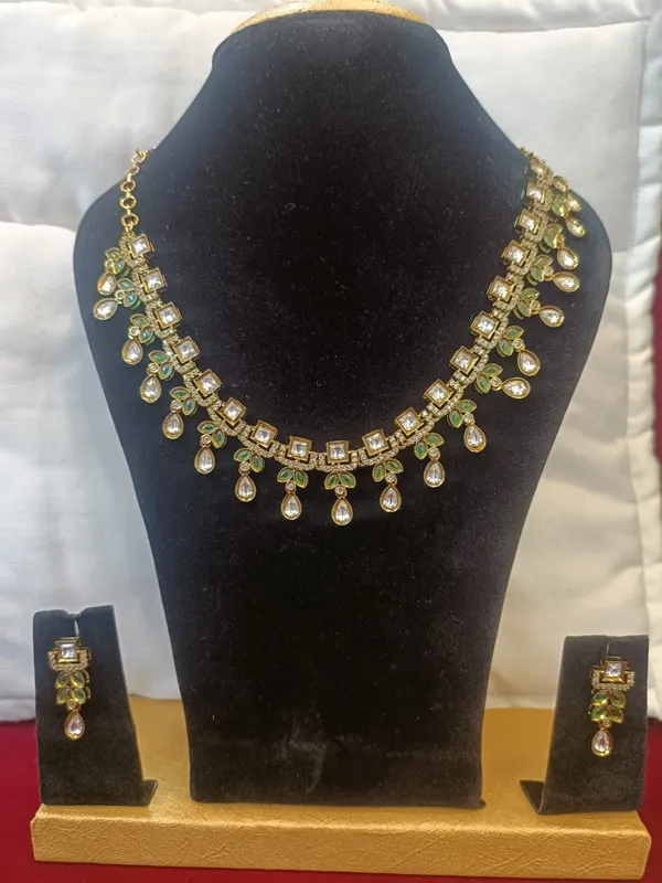Gold_And_Green_Metal_Kundan_Stone_Choker_Necklace_Set_For_Women