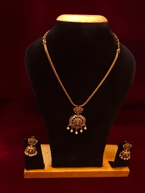 Antique_Gold_Metal_Kundan_Pearl_Temple_Necklace_Set_For_Women