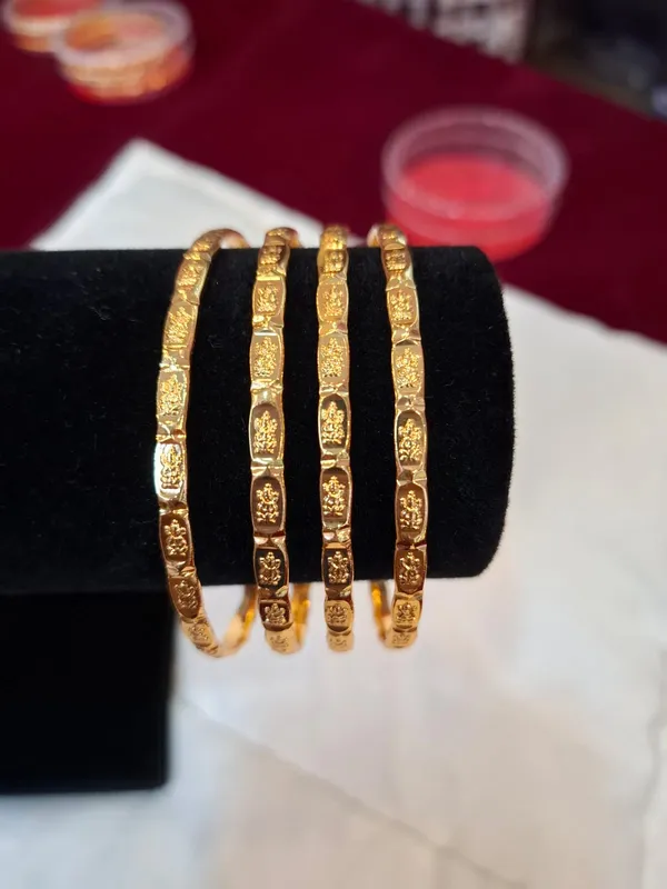 Gold_Metal_Textured_Bangle_Set_Of_4_For_Women