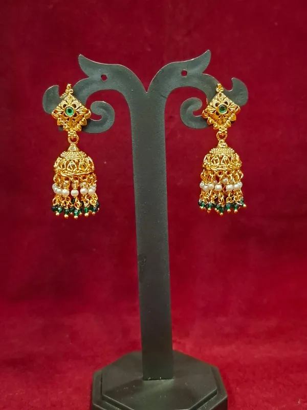 Traditional_Gold_Jhumka_Earrings_with_Pearls_and_Green_Beads