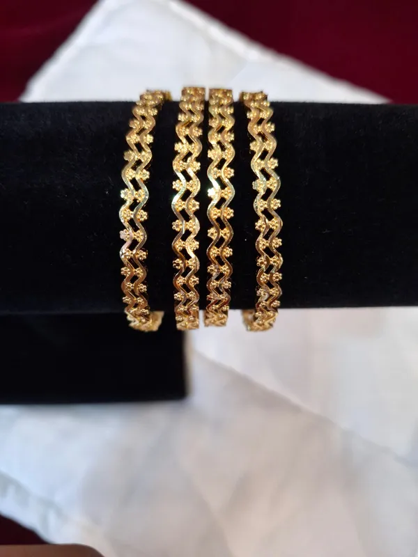 Gold_Metal_Zigzag_Pattern_Bangles_Set_Of_4_For_Women