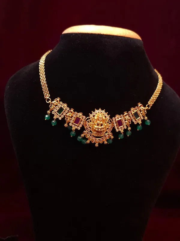 Gold_And_Green_Metal_Kundan_Meenakari_Necklace_Set_For_Women