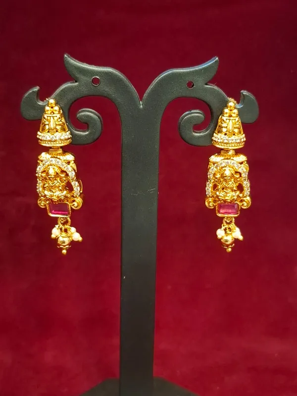 Antique_Gold_Temple_Jewelry_Earrings_featuring_Lakshmi_Motif_and_Pink_Stone