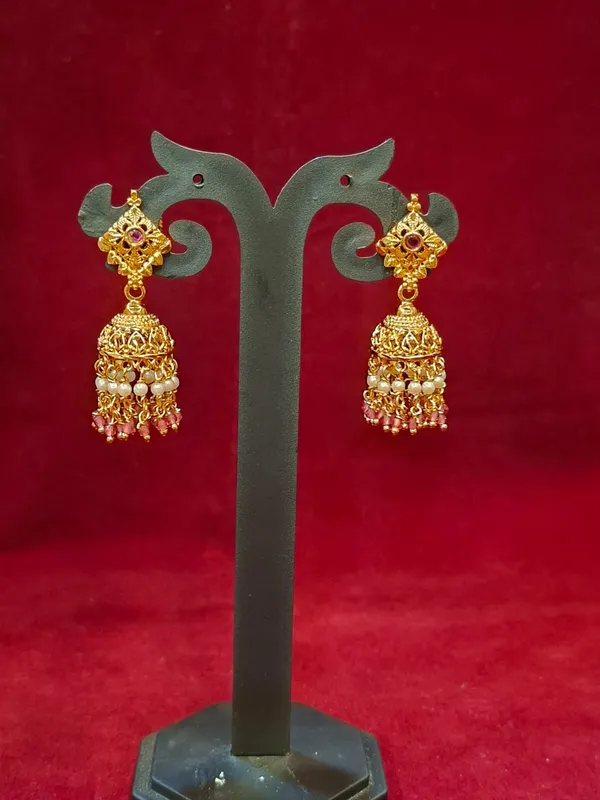 Traditional_Gold_Jhumka_Earrings_with_Pearls_and_Pink_Beads
