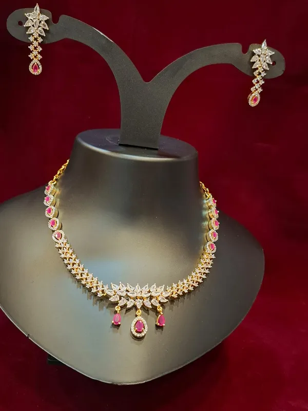 Diamond_Leaf_Motif_Necklace_with_Tear_Drop_Red_Stones
