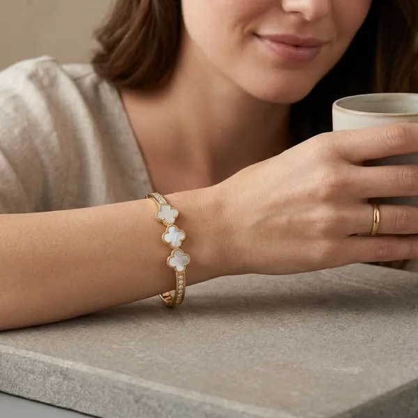 Silver_And_White_Metal_Clover_Enamel_Bracelet_For_Women