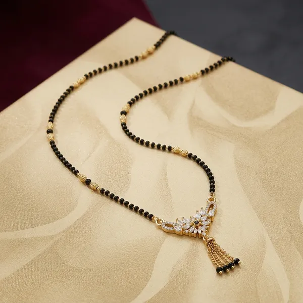 Gold_And_Black_Metal_Tassel_Pendant_Chain_Necklace_For_Women