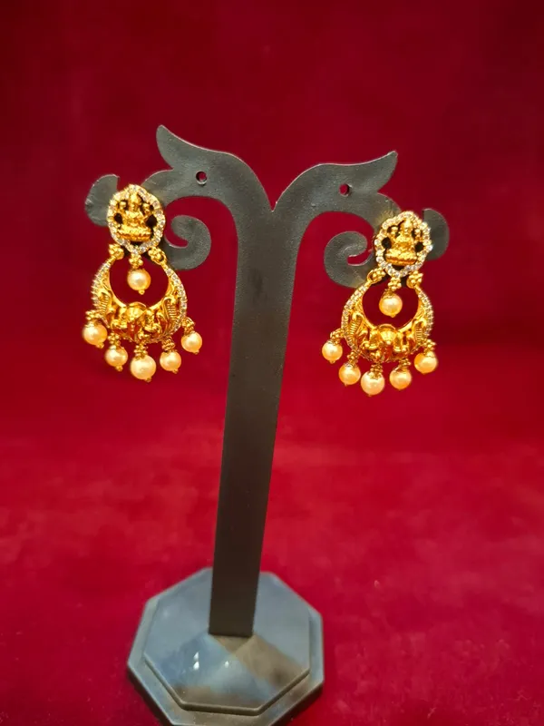 Antique_Gold_Lakshmi_Motif_Chandbali_Earrings_with_Hanging_Pearls