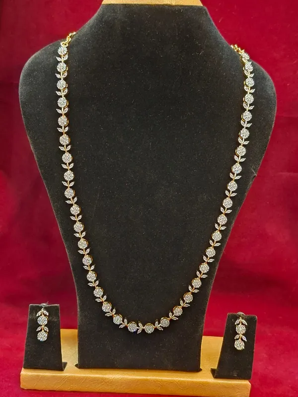 Elegant_Delicate_Long_Diamond_Floral_Chain_Necklace