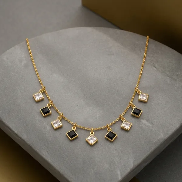 Gold_Metal_Diamond-Shape_Charm_Necklace_For_Women