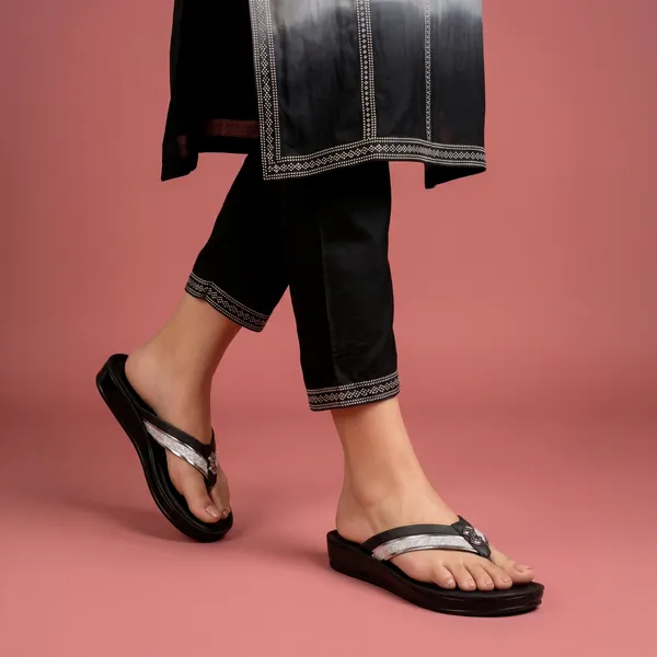 Women’s_White_Crystal_V-Strap_Sandal_8020-Black
