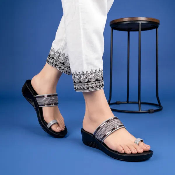 Women's_Stylish_Textured_Metallic_Strap_Toe-Ring_Wedge-Sandal-7013-Grey
