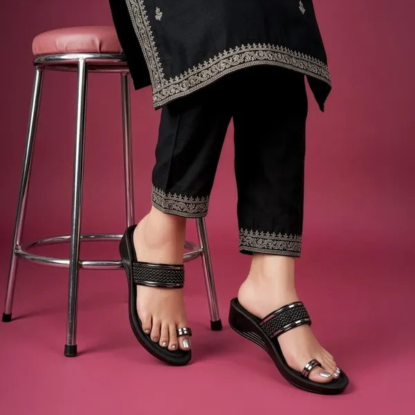 Women's_Stylish_Textured_Metallic_Strap_Toe-Ring_Wedge-Sandal-7013-Black