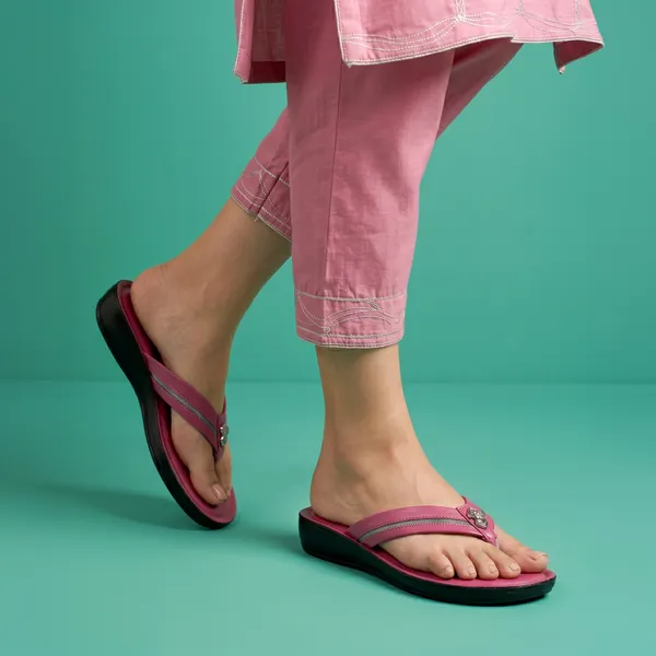 Women’s_Dotted_Line_V-Strap_Sandal_8027-Carrot