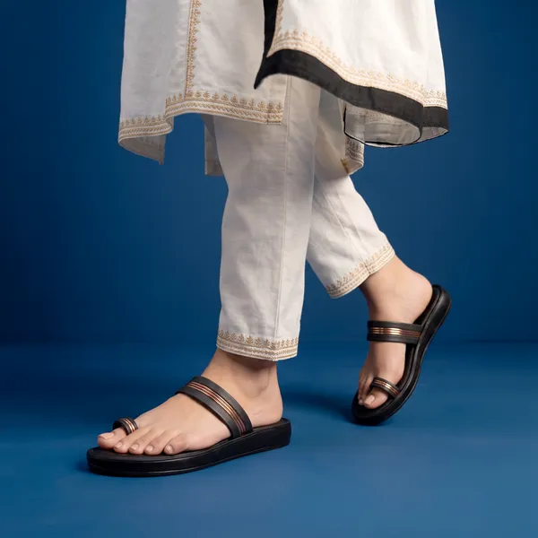 Women's_Minimal_Metallic_Toe-Ring_Sandal_8043-Black