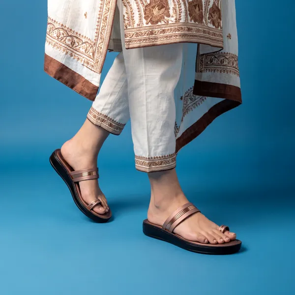 Women's_Minimal_Metallic_Toe-Ring_Sandal_8043-Brown