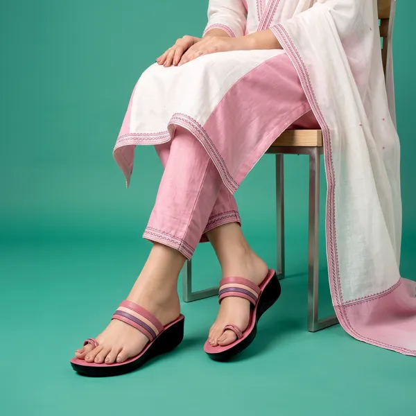 Women's_Stylish_Toe-Ring_Multicolour_Single_Strap_Wedge-Heel_Sandal_7020-Carrot