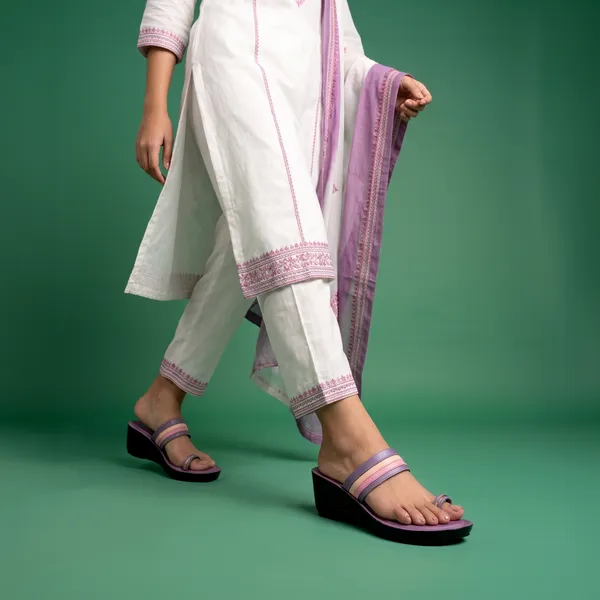 Women's_Stylish_Toe-Ring_Multicolour_Single_Strap_Wedge-Heel_Sandal_7020-Wine