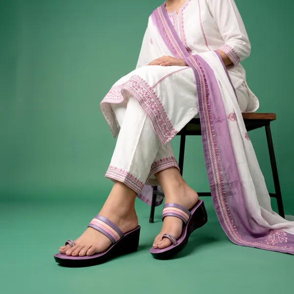 Women's_Stylish_Toe-Ring_Multicolour_Single_Strap_Wedge-Heel_Sandal_7020-Wine