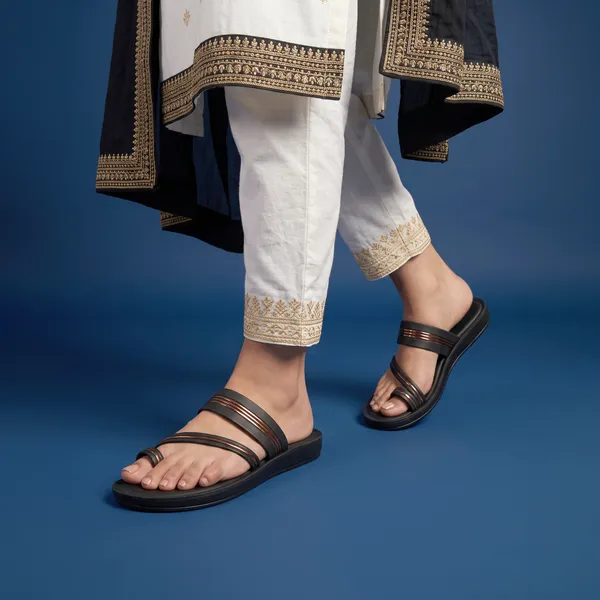 Women’s_Triple_Metallic_Cross-Belt_Toe-Ring_Sandal-8042-Black