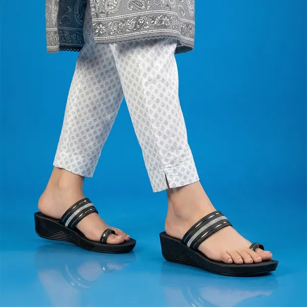 Women's_Stylish_Toe-Ring_Diamond_Strap_Wedge-Heel_Sandal-7024-Black