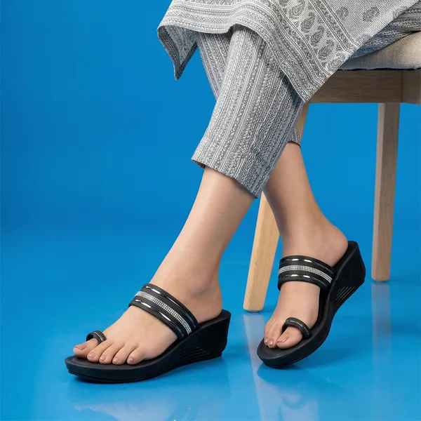Women's_Stylish_Toe-Ring_Diamond_Strap_Wedge-Heel_Sandal-7024-Black