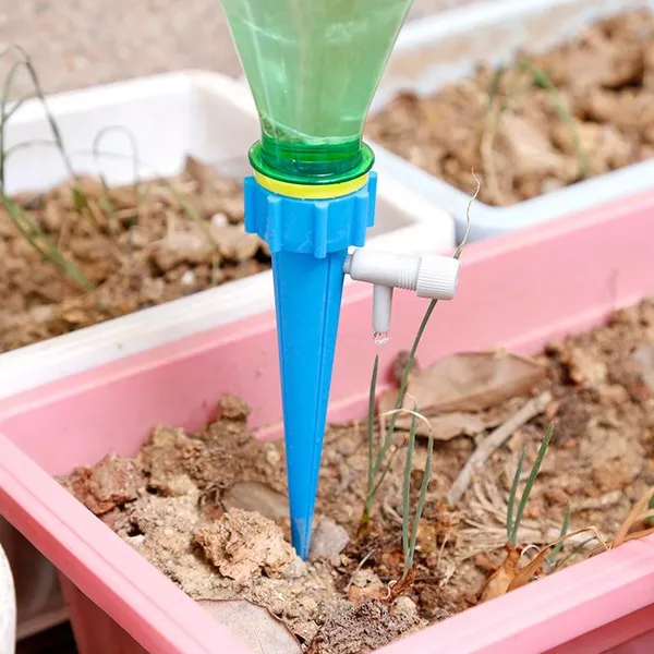 Blue_And_Green_Plant_Watering_Spikes_Plastic_Watering_Spikes