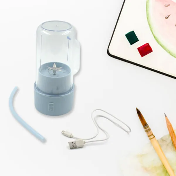 Blue_And_Clear_Juicer_Blender_Plastic_Portable_Juicer