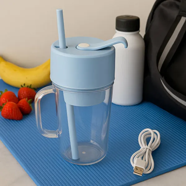Blue_And_Clear_Juicer_Blender_Plastic_Portable_Juicer