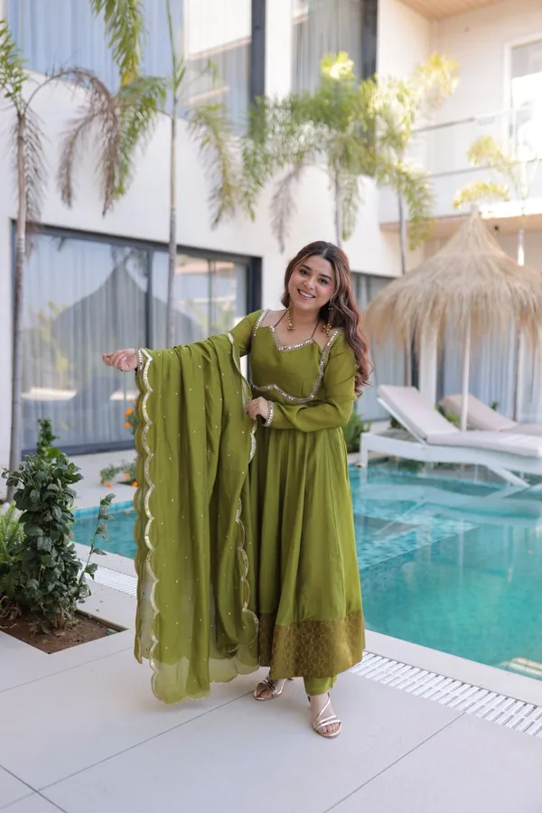 Mul_Chanderi_Anarkali_Suit