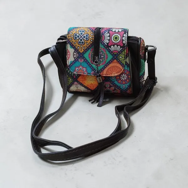 Multicolor_Canvas_With_Faux_Leather_Trims_Sling_Bag_For_Women