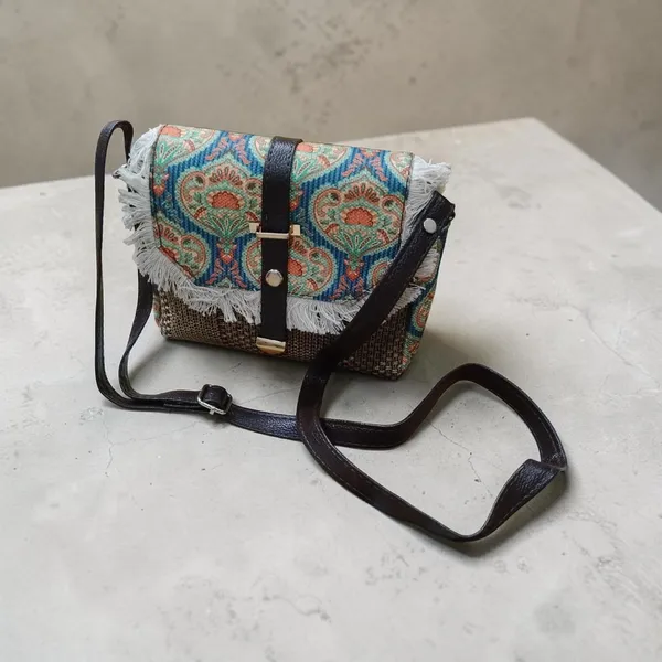 Multicolor_Woven_Jute-Textured_Base_With_Printed_Fabric_Flap_And_Faux_Leather_Strap_Sling_Bag_For_Women