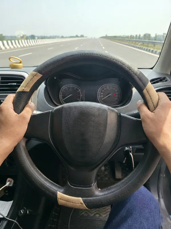 Steering_Black_Beige_3_Small_Patti